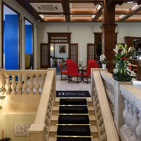 Grand D'espagne לורדה