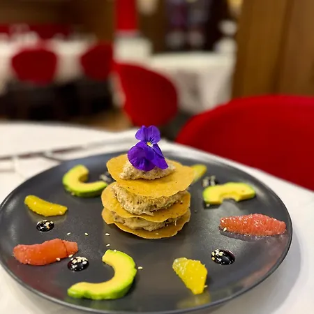 Grand D'espagne 3* לורדה